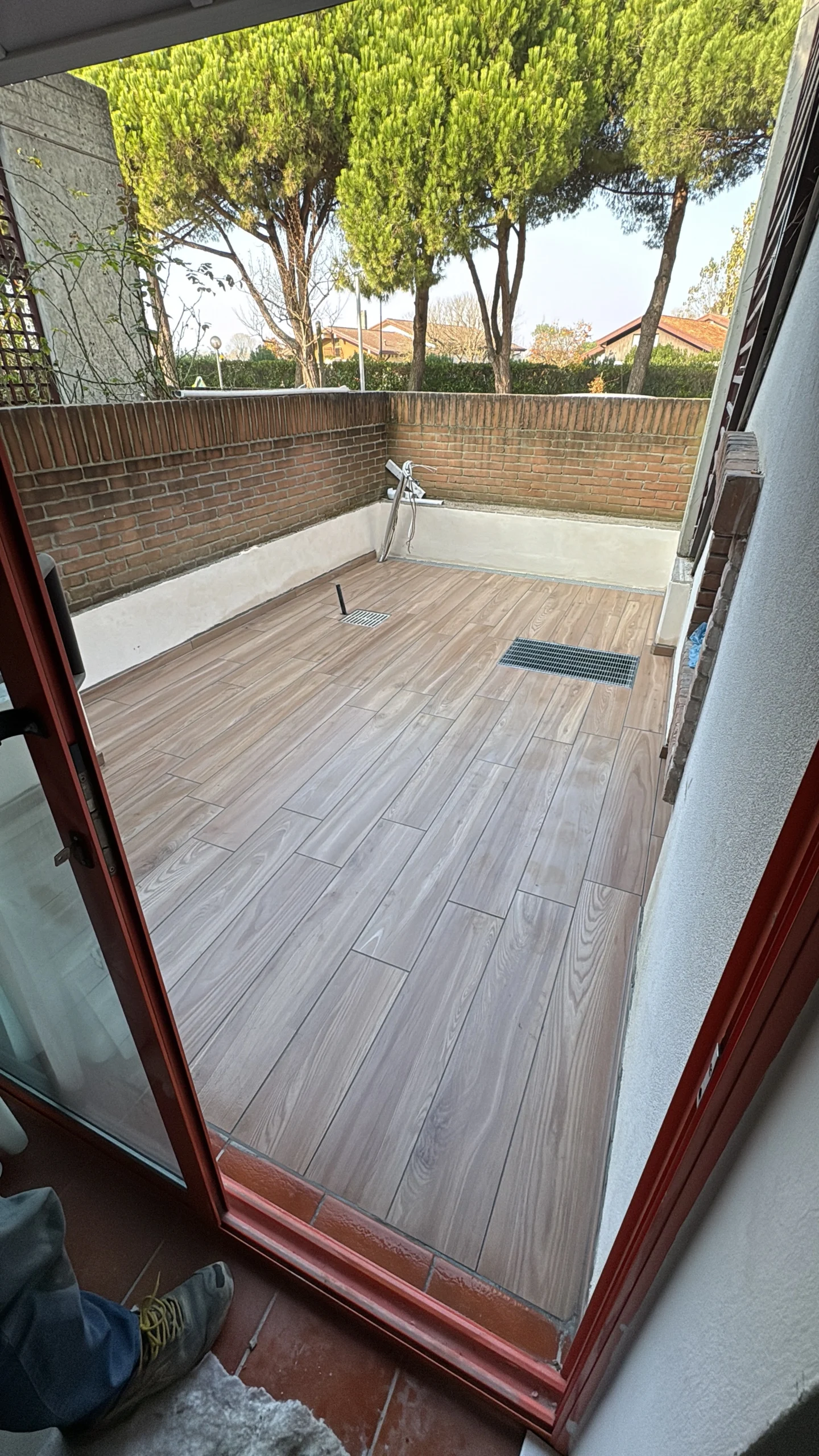 Realizzazione terrazzo con posa di parquet per esterni